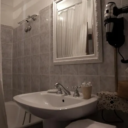 Le Cavallini Sgarbi Di Rina Cavallini 4*