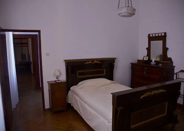 Le Cavallini Sgarbi Di Rina Cavallini Ferrara